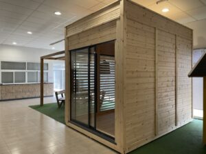 sauna modulare su misura da esterno con vetrate