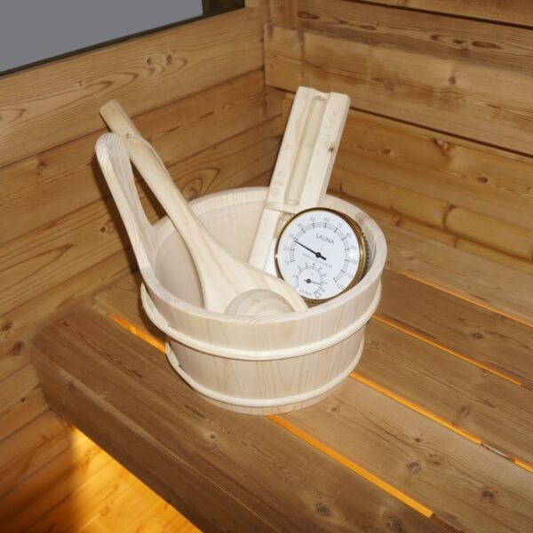 sauna da esterno a botte con doppia vetrata frontale e posteriore
