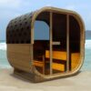sauna da esterno a botte con doppia vetrata frontale e posteriore