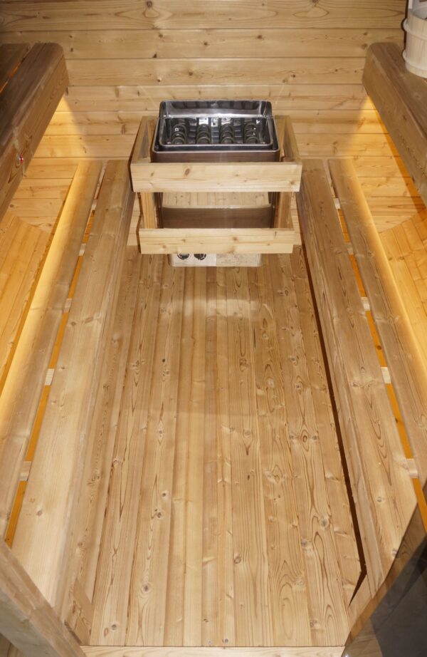 sauna da esterno a botte con doppia vetrata frontale e posteriore