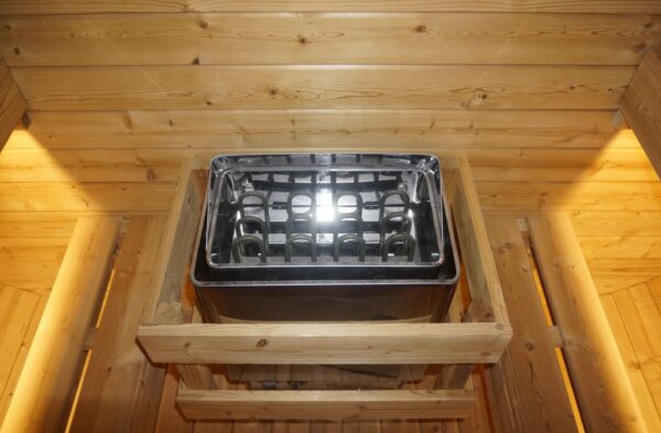 sauna da esterno a botte con doppia vetrata frontale e posteriore