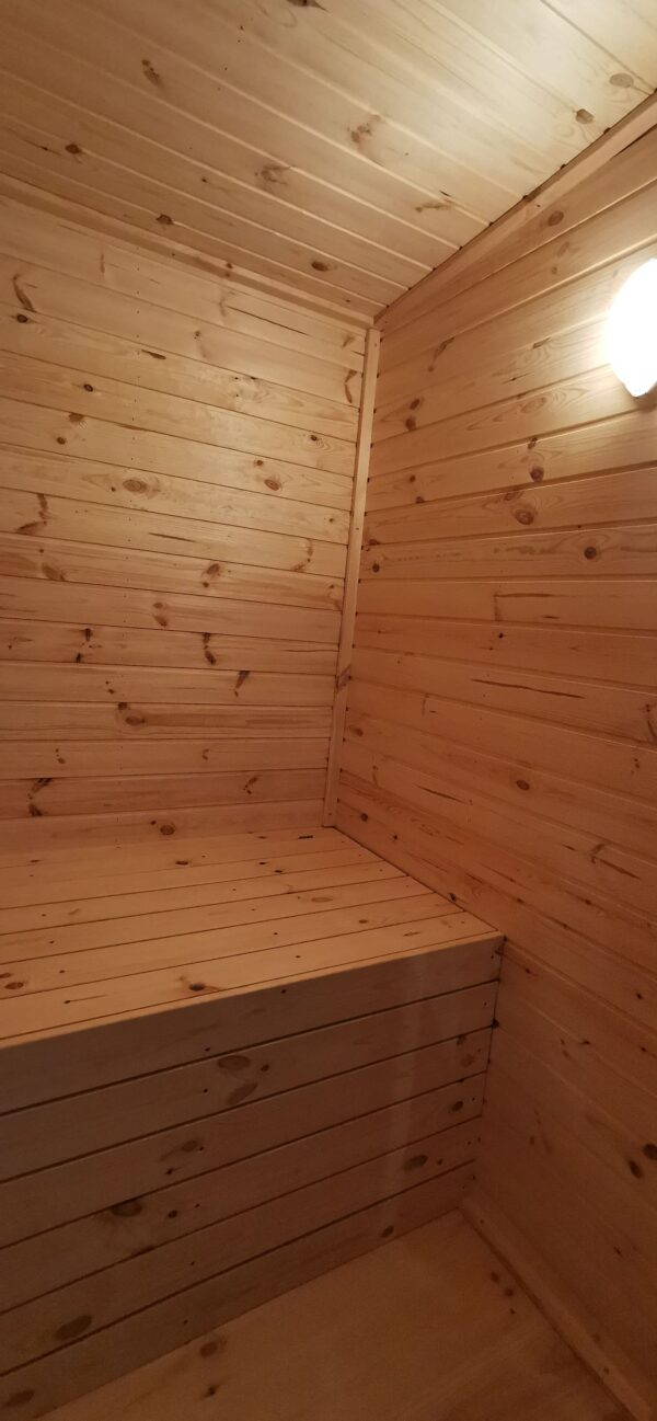 sauna da esterno con spogliatoio per 4 o 6 persone isolata