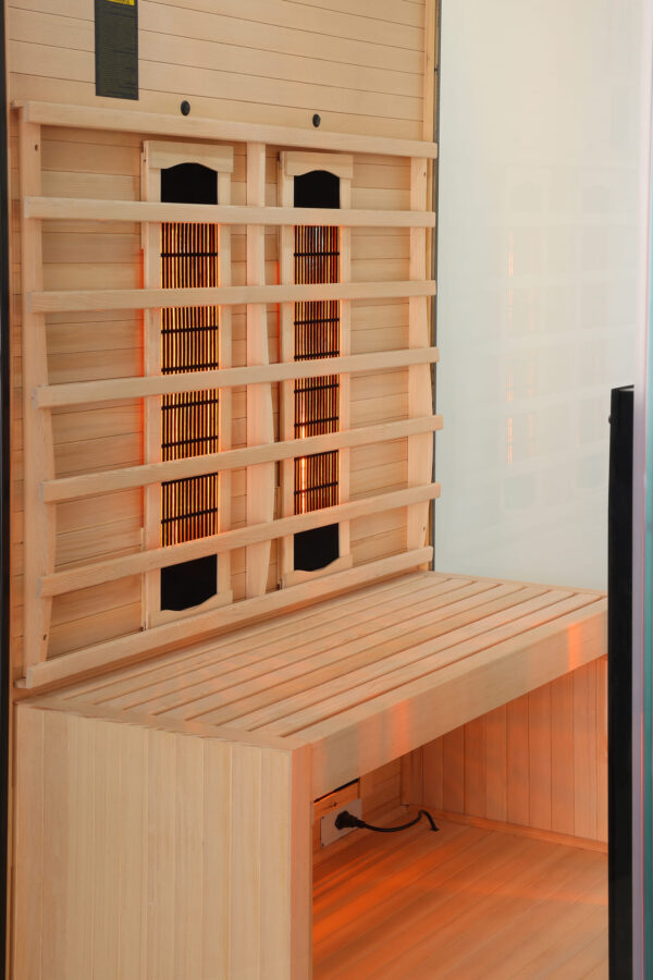 sauna moderna ed elegante ad infrarossi con vetrata su 3 lati radiatori full spectrum - vista interna