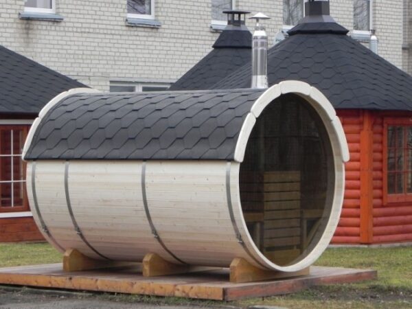Sauna finlandese a botte con parete vetrata