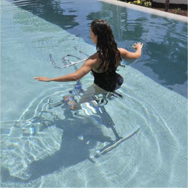 Facilmente movimentabile maneggiare e posizionare dentro e fuori della piscina