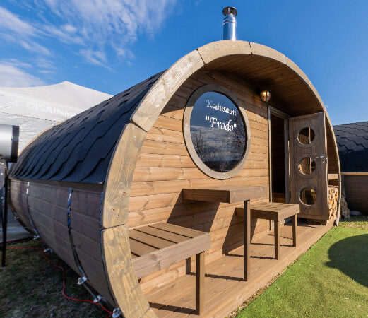 Sauna finlandese da esterno mod. FIABA con spogliatoio da 4x3 m
