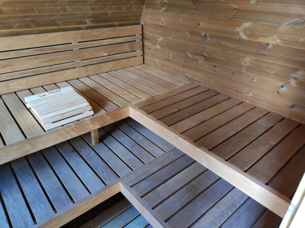 Sauna finlandese da esterno mod. FIABA con spogliatoio da 4x3 m