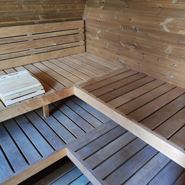 Sauna finlandese da esterno mod. FIABA con spogliatoio da 4x3 m