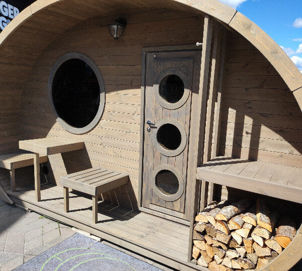 Sauna finlandese da esterno mod. FIABA con spogliatoio da 4x3 m