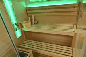 sauna finlandese domestica con haloterapia